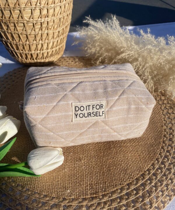 Trousse beige "Do it for yourself"