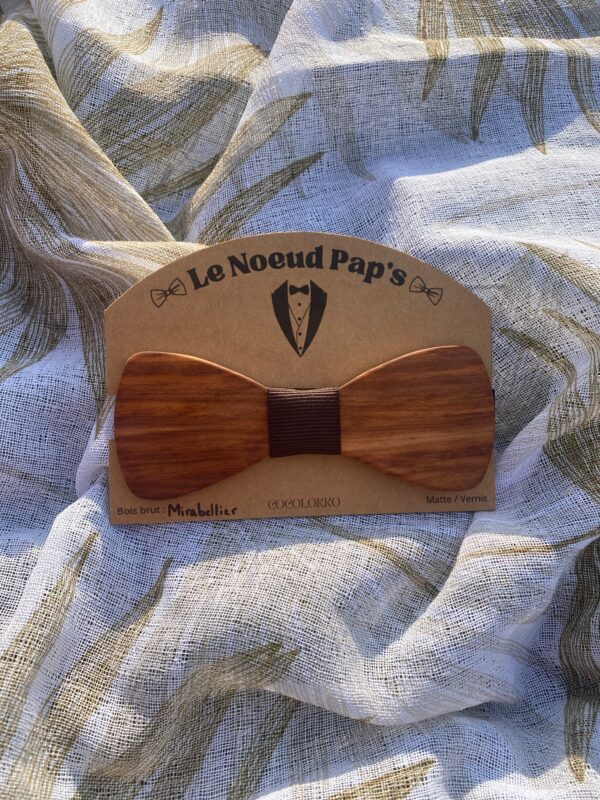 Noeud papillon en bois de mirabellier